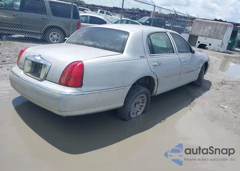 2001 Lincoln Town Car Signature из США, поврежденный, VIN 1LNHM82W81Y648935